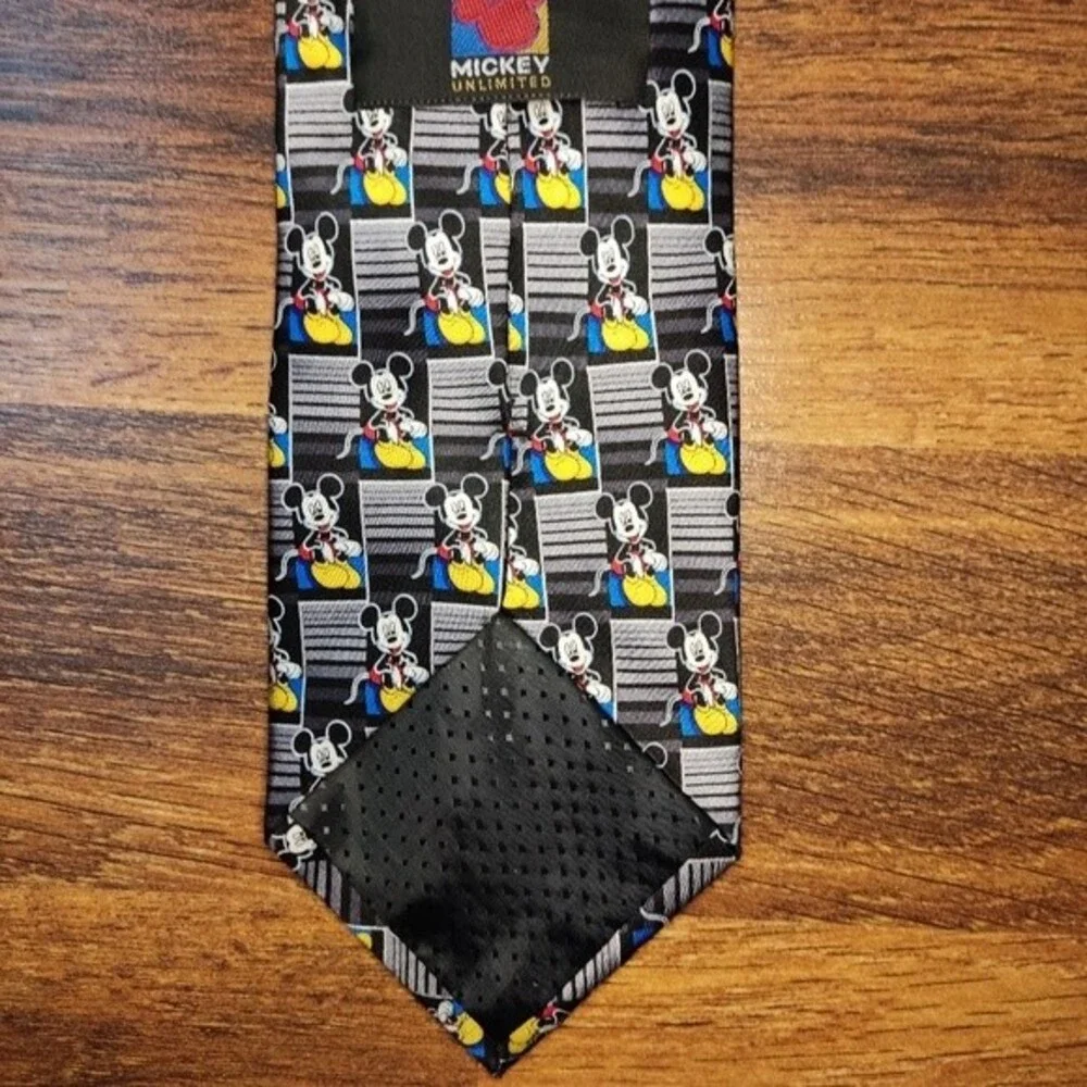 Mickey Unlimited silk Vintage Mickey Mouse Disney tie
